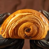كرواسون إيفرلي بين يدي الخباز